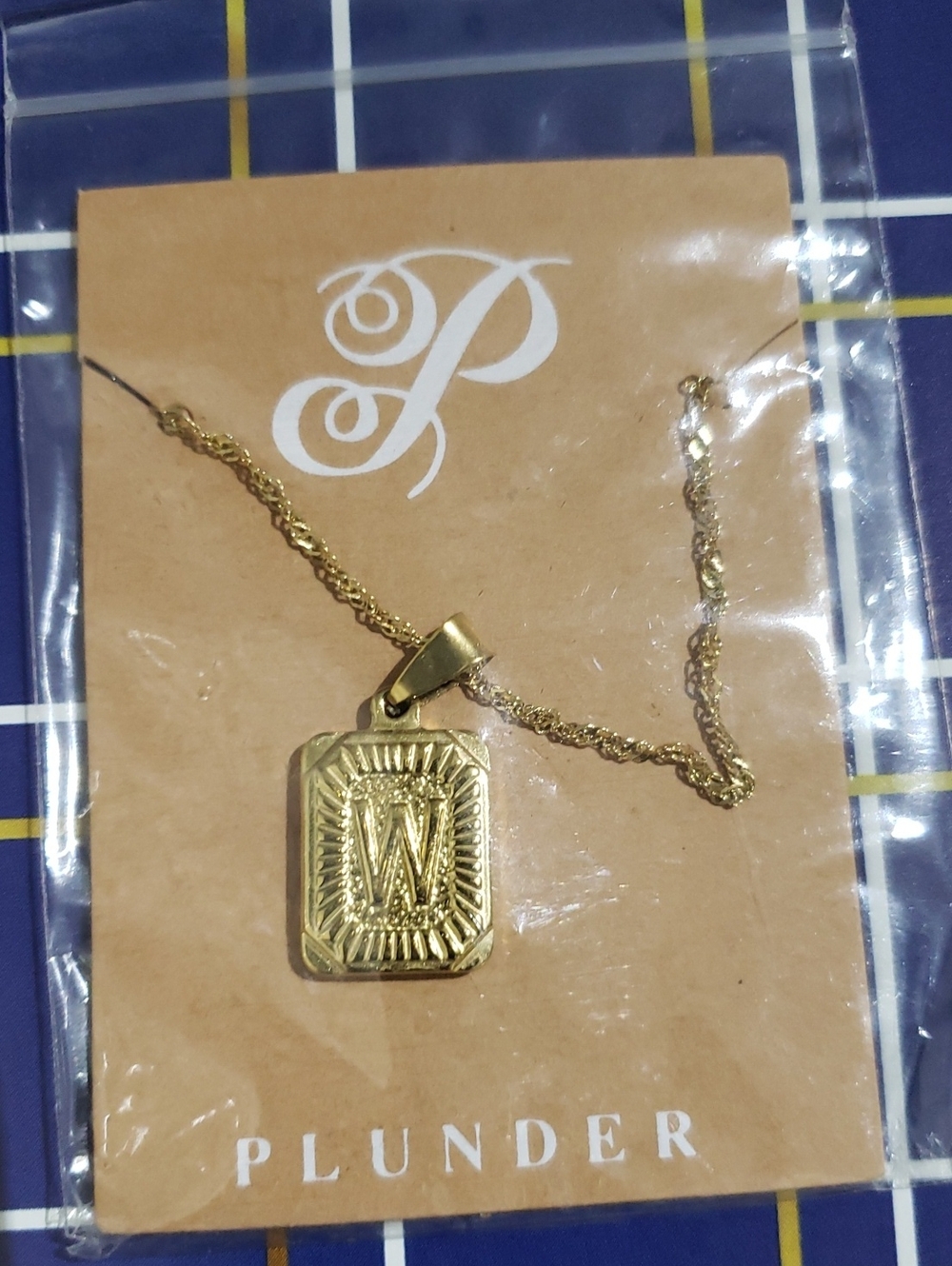 NWT-Plunder Gold Initial W Pendant Necklace - W - Picture 2 of 3